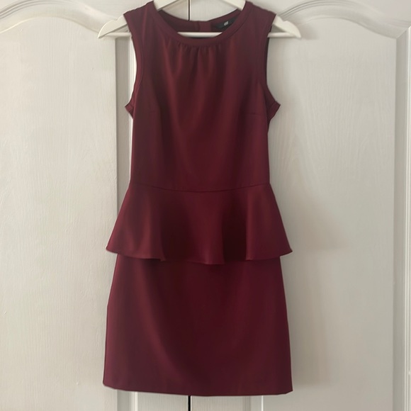 Dresses & Skirts - H&M pretty peplum style mulberry coloured dress SIZE 4